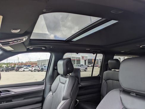 New 2026 Jeep Grand Wagoneer Limited AWD/4WD image 11