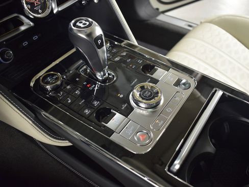 New 2025 Bentley Flying Spur Plug-In Hybrid image 33