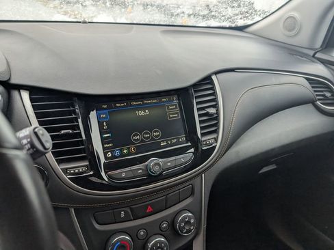 Used 2018 Chevrolet Trax LT w/ LT Convenience Package image 20