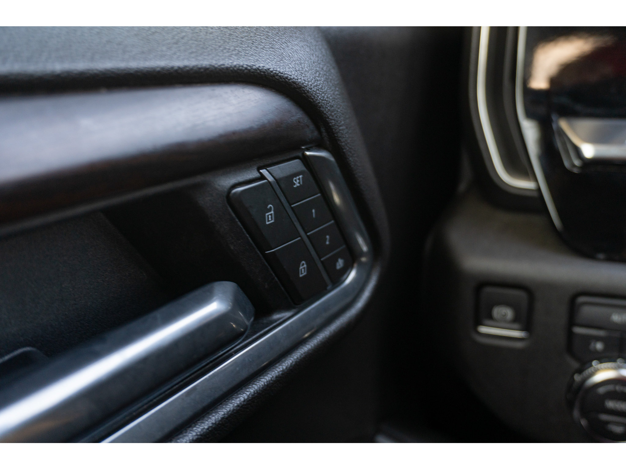 Used 2025 GMC Sierra 1500 SLT AWD/4WD image 27