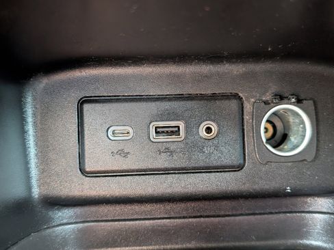 Used 2019 Chevrolet Equinox LT w/ LPO, Floor Liner Package image 16