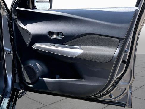 Used 2019 Nissan Kicks SV FWD image 21
