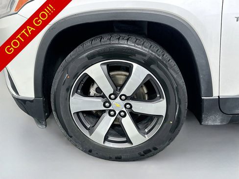 Used 2021 Chevrolet Traverse LT w/ LT Premium Package AWD/4WD image 30