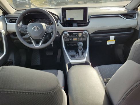 Used 2025 Toyota RAV4 XLE image 11