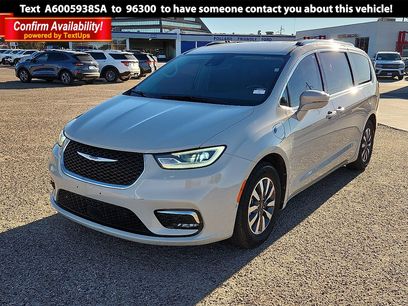 Used 2021 Chrysler Pacifica Touring-L w/ Uconnect Theater Family Group