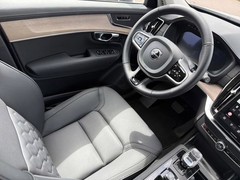 Used 2025 Volvo XC90 B6 Plus AWD/4WD image 9