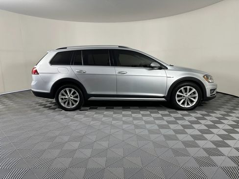 Used 2017 Volkswagen Golf Alltrack SE image 8