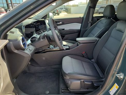 Used 2025 Chevrolet Trax LT image 10