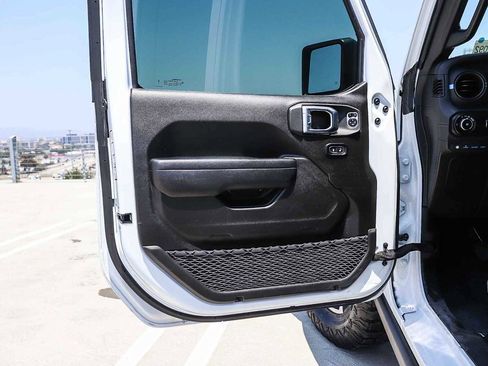 Used 2024 Jeep Wrangler Unlimited Rubicon 4xe AWD/4WD image 23