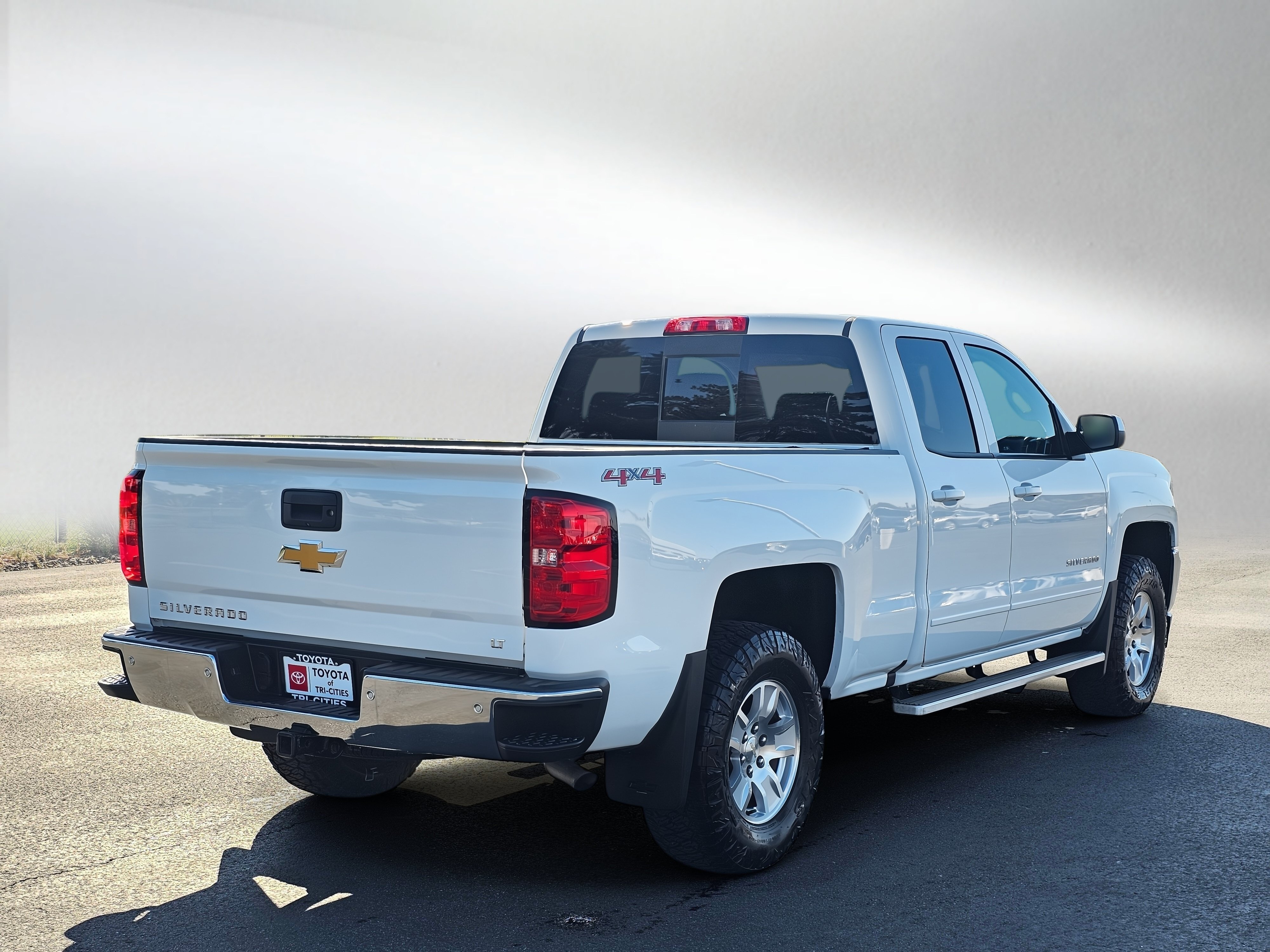 Used 2017 Chevrolet Silverado 1500 LT w/ All Star Edition AWD/4WD image 5