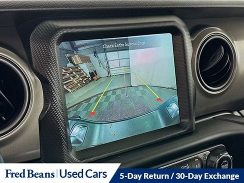 Certified 2022 Jeep Gladiator Willys image 16