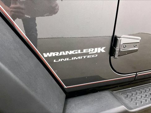 Used 2018 Jeep Wrangler Unlimited Rubicon w/ Connectivity Group AWD/4WD image 24