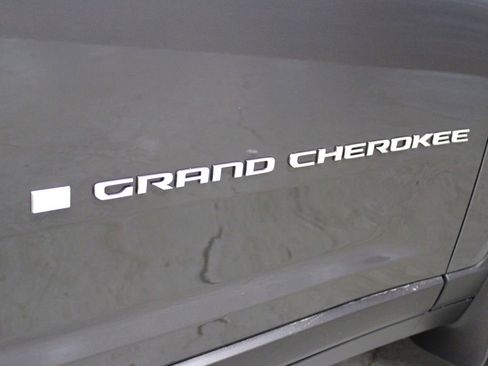 New 2025 Jeep Grand Cherokee Laredo X w/ Luxury Tech Group I image 37