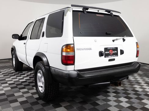 Used 1997 Nissan Pathfinder LE AWD/4WD image 5