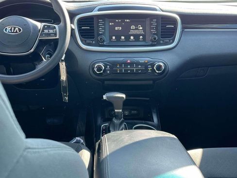 Used 2020 Kia Sorento LX FWD image 3