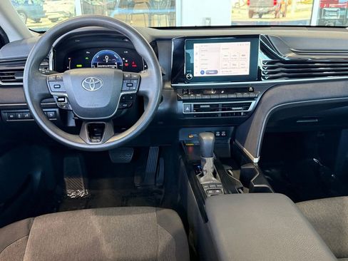 Used 2025 Toyota Camry LE image 30