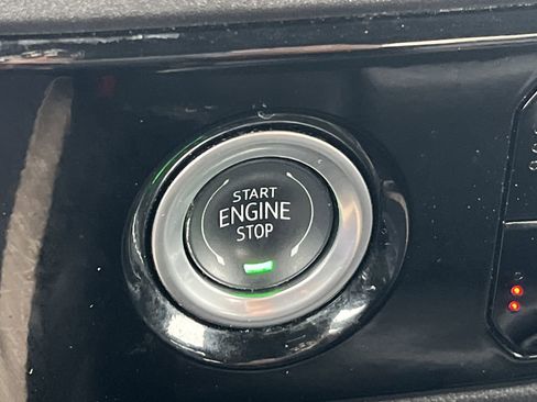 Used 2024 GMC Sierra 1500 SLT image 8