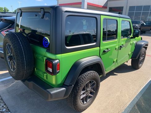 Used 2025 Jeep Wrangler Unlimited Sport AWD/4WD image 2