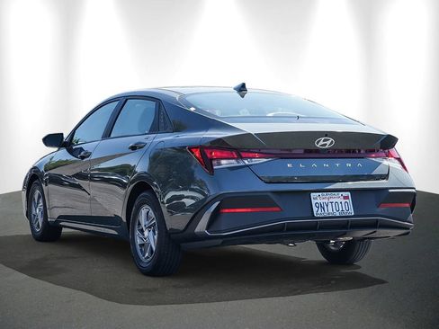 Used 2024 Hyundai Elantra SE FWD image 4