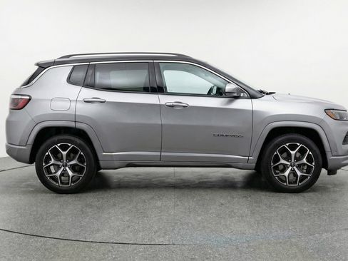 Used 2025 Jeep Compass Limited AWD/4WD image 11