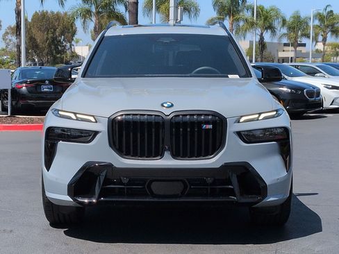 Used 2025 BMW X7 M60i AWD/4WD image 3
