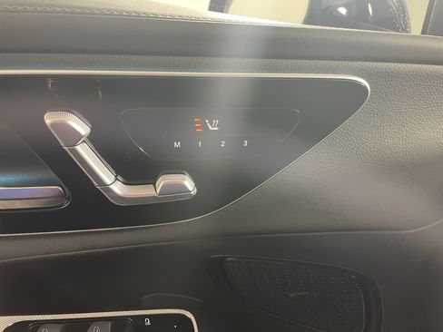 Used 2025 Mercedes-Benz GLC 300 image 21