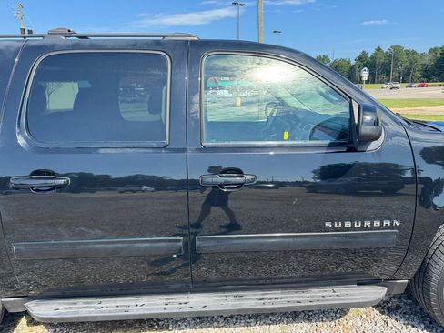 Used 2014 Chevrolet Suburban LT w/ Luxury Package RWD image 11