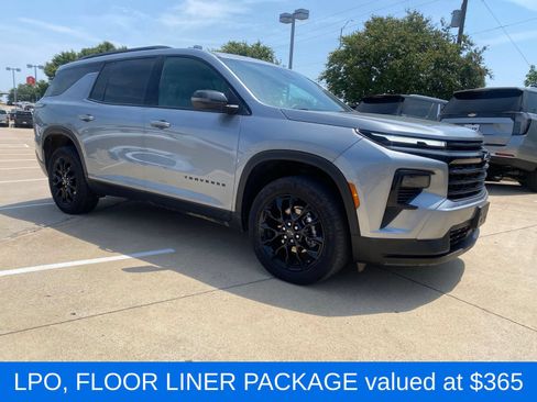 Used 2025 Chevrolet Traverse LT w/ Midnight/Sport Edition FWD image 4