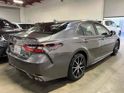 Used 2021 Toyota Camry SE w/ Convenience Package image 12