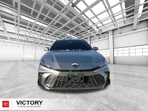 Used 2025 Toyota Camry SE image 8