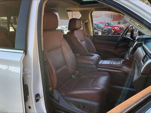 Used 2019 Chevrolet Suburban Premier image 7