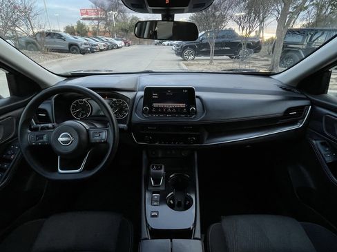 Used 2024 Nissan Rogue SV image 10