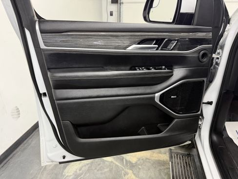 Used 2022 Jeep Wagoneer Series III w/ Premium Group I image 7