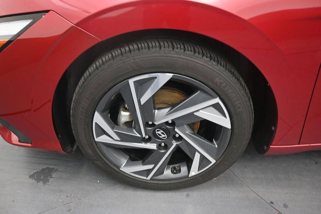 Used 2025 Hyundai Elantra Sport FWD image 9