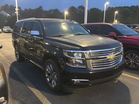 Used 2015 Chevrolet Suburban LTZ RWD image 6