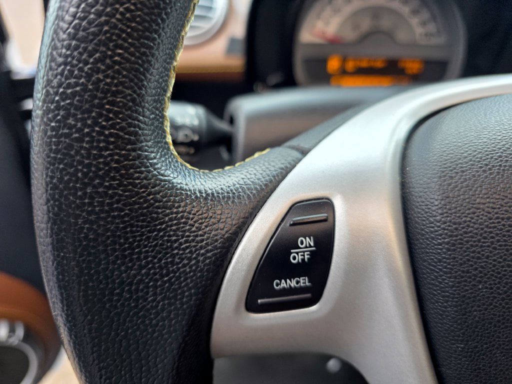 Used 2014 smart fortwo passion RWD image 12