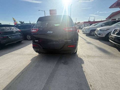 Used 2016 Jeep Cherokee Sport FWD image 5