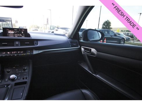 Used 2016 Lexus CT 200h w/ Navigation Package FWD image 12