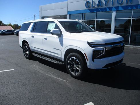 New 2026 Chevrolet Suburban LS image 9