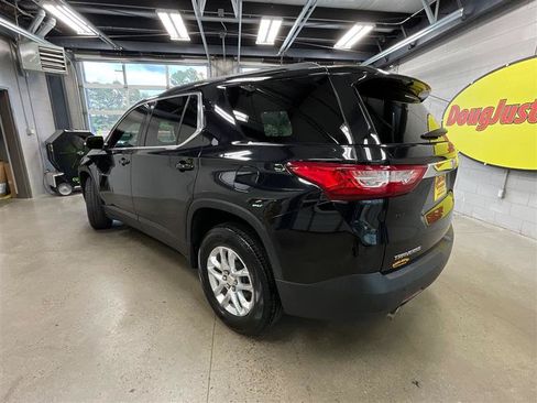 Used 2019 Chevrolet Traverse LT FWD image 3