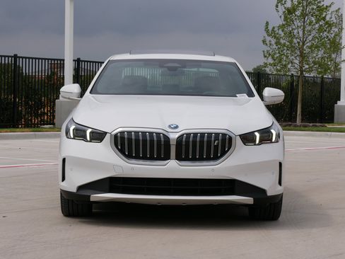 Used 2026 BMW i5 eDrive40 AWD/4WD image 3
