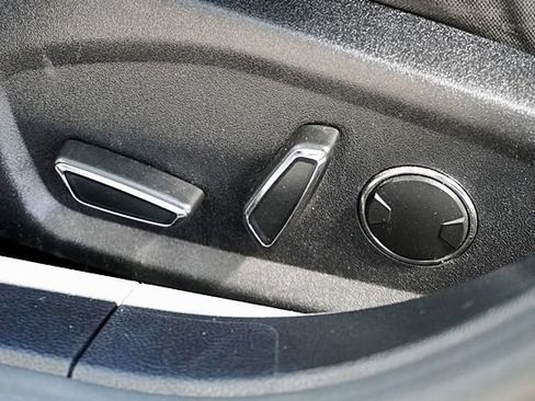 Used 2019 Ford Fusion SE FWD image 30