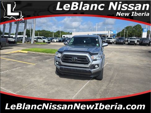 Used 2023 Toyota Tacoma SR5 w/ SR5 Appearance Package RWD image 1