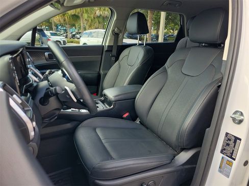 Used 2023 Kia Sorento EX image 17