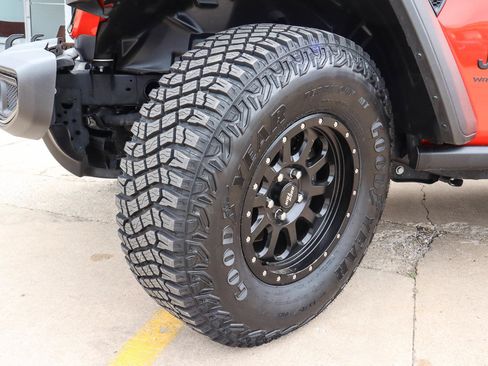 Used 2025 Jeep Wrangler Unlimited Sport AWD/4WD image 19