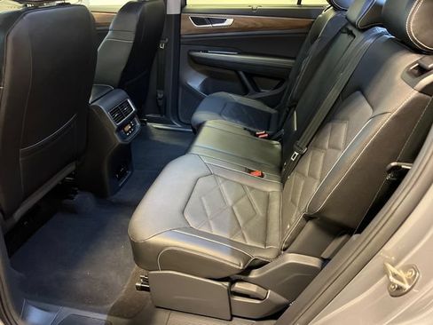 Certified 2025 Volkswagen Atlas SE FWD image 17