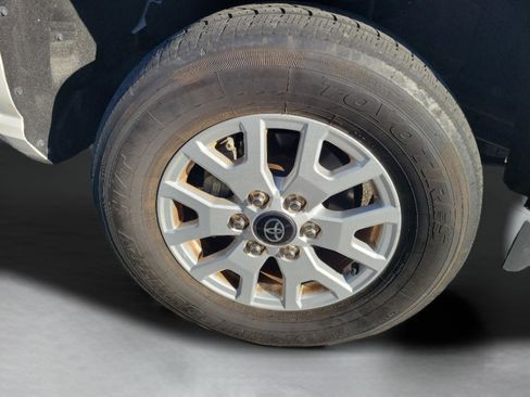 Used 2024 Toyota Tacoma SR AWD/4WD image 17
