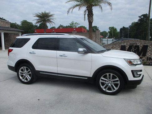 Used 2016 Ford Explorer Limited image 2