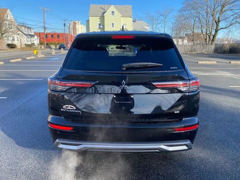 New 2025 Mitsubishi Outlander SE image 6