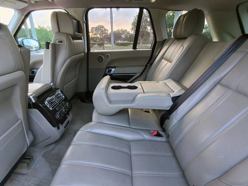 Used 2015 Land Rover Range Rover HSE image 32